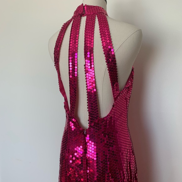 Fuchsia Sequined Body Hugging Gown - Picture 5 of 8